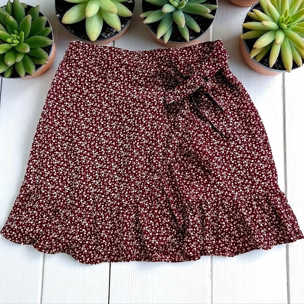 Hollister Floral Ruffle Mini Skirtβ Burgundy White Tie Waist S